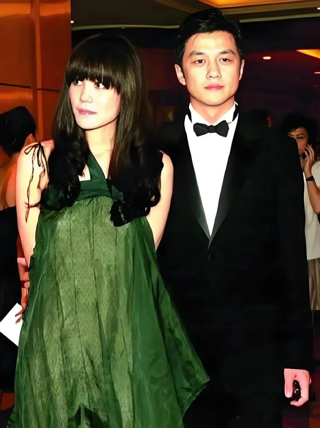 2013年9月13日，王菲和李亚鹏宣布离婚的消息一出，估计很多人都懵了，这对在一