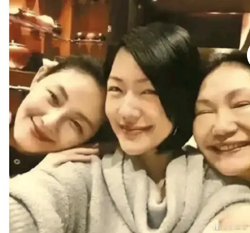 看到S妈被送急诊的消息真的心疼，白发人送黑发人的痛谁能承受？大S离开才三个月，S