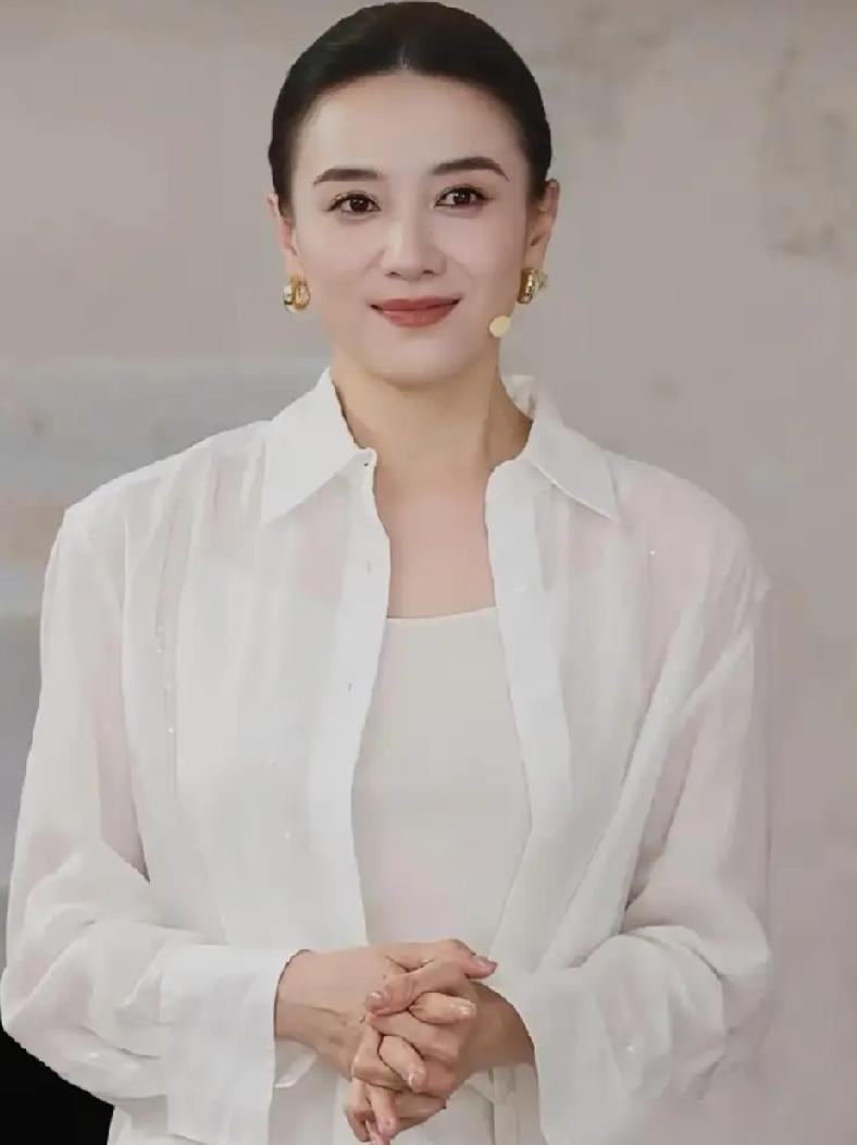 如今影视行业的形势不容乐观！

就连拿遍金鸡影后、白玉兰视后的宋佳都表示，自己已