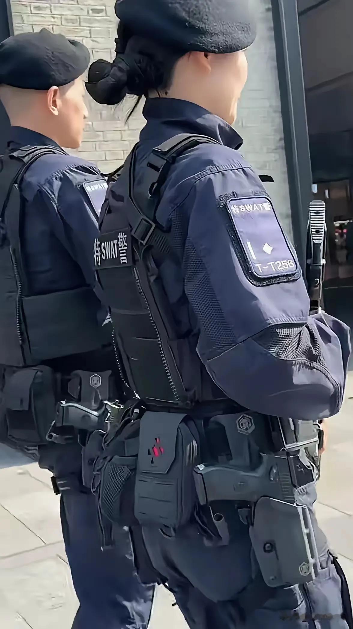 嘉兴特警的制服，怎么感觉像港警呢？难道全国的特警服装不是统一的吗？各自为战？那不