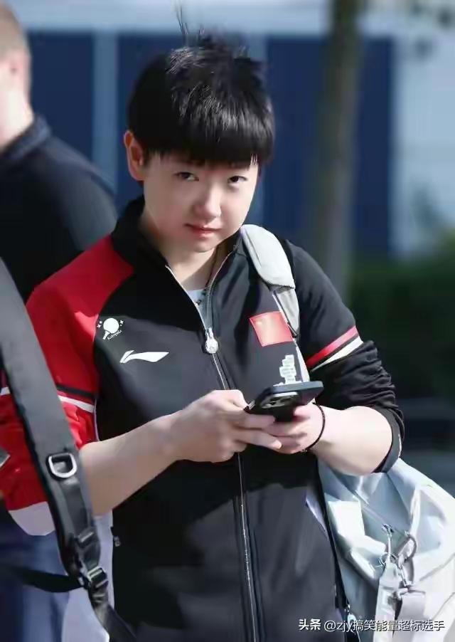 网上说：
莎莎有后台
那是人民的爱
爱心如春风
迎来百花开

黑莎莎的人
是人民