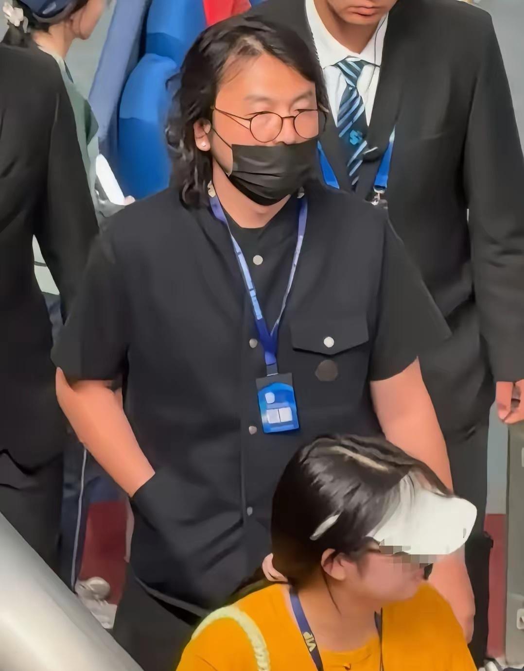 雷佳音以后看来是想走走艺术家的路线了。