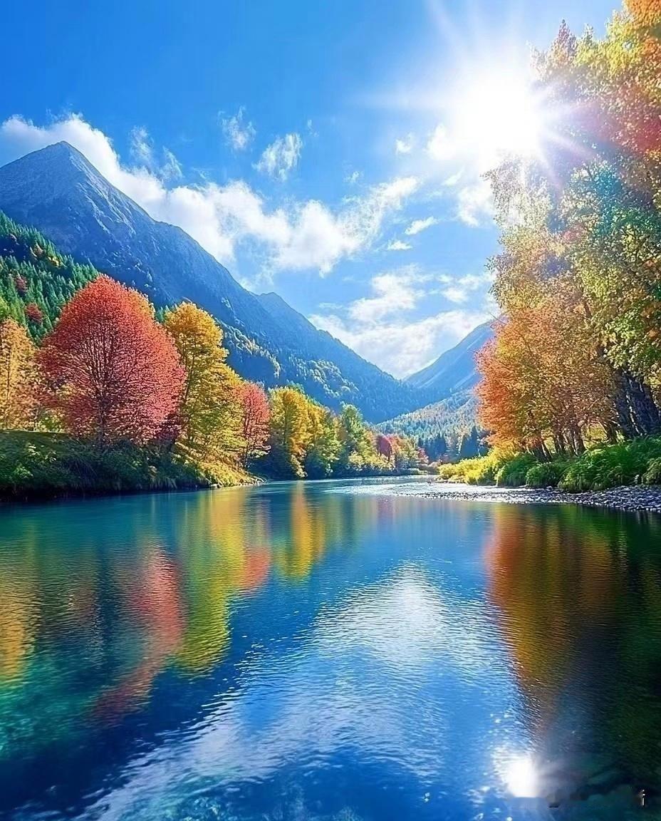 ：秋霞漫山水。