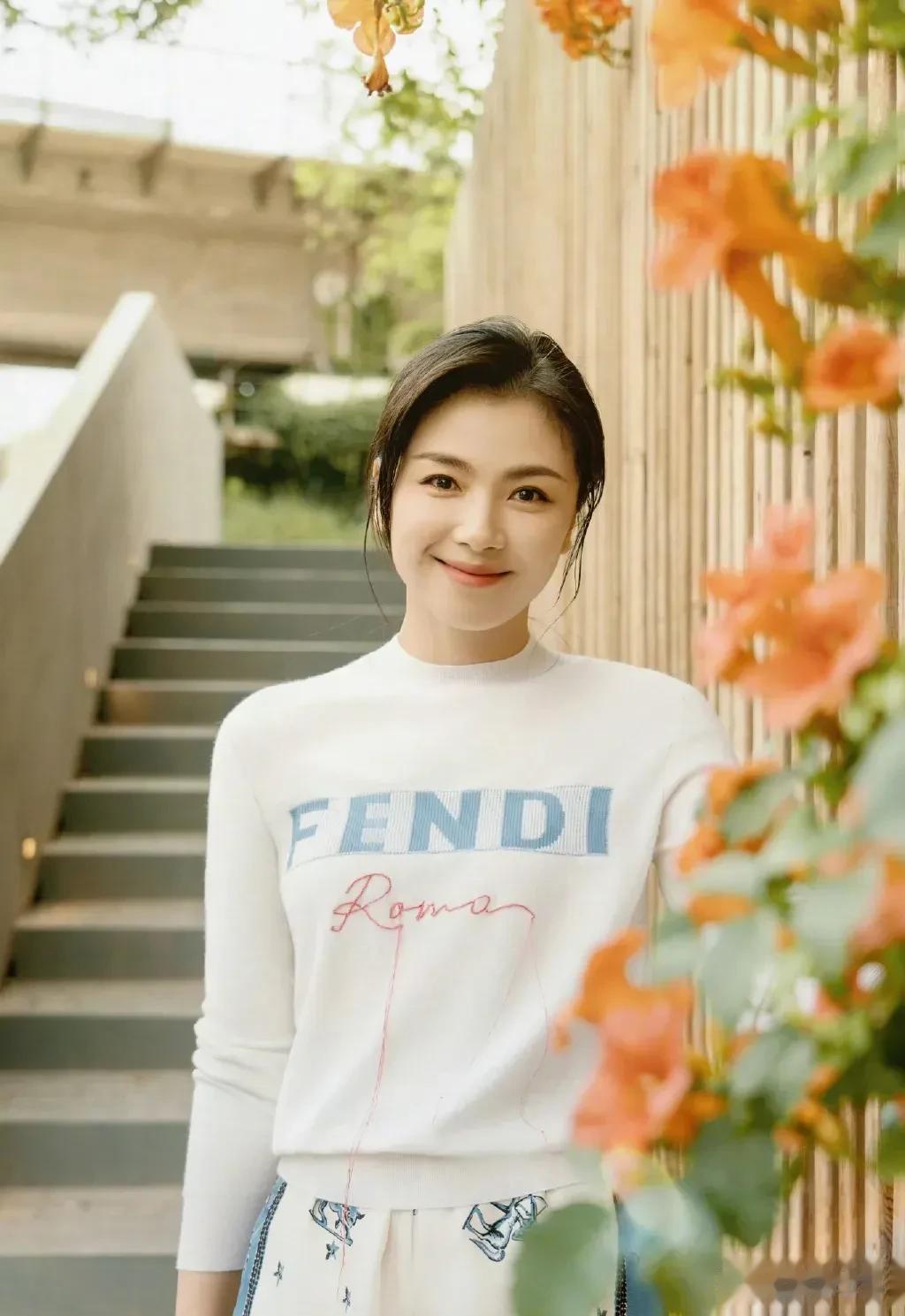 刘涛是我很喜欢的一位女演员，她以其出色的演技和美貌而广受观众的喜爱，她的美貌不仅
