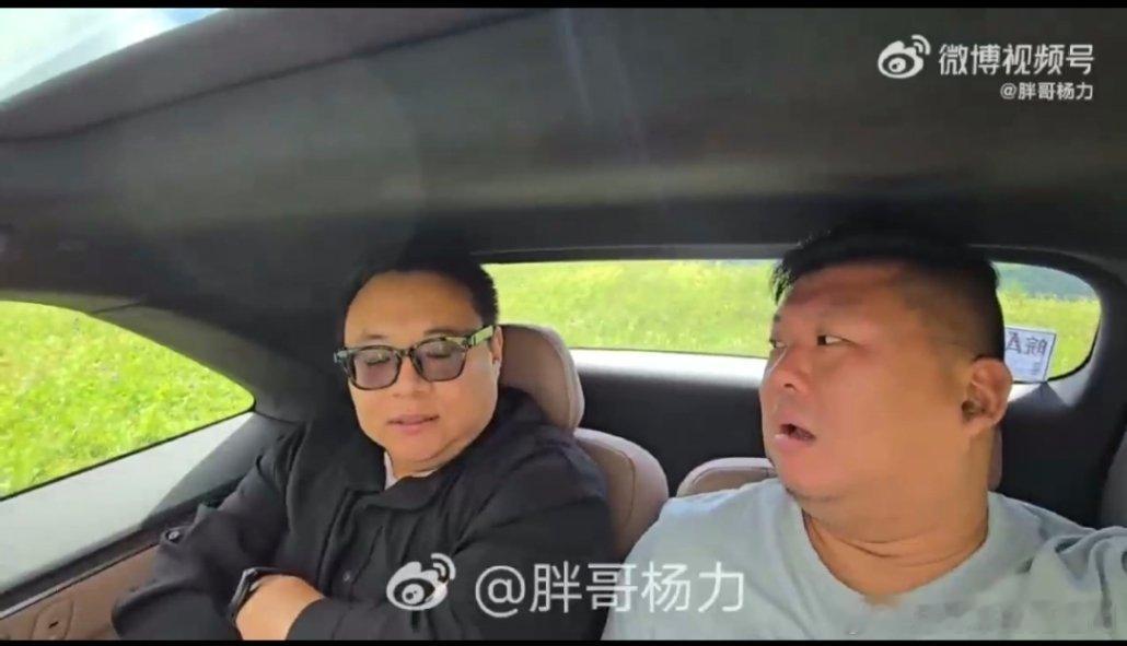 在六座SUV越做越大的背景下，体型逐渐成为车评人的核心竞争力了，以后谁不请我坐第