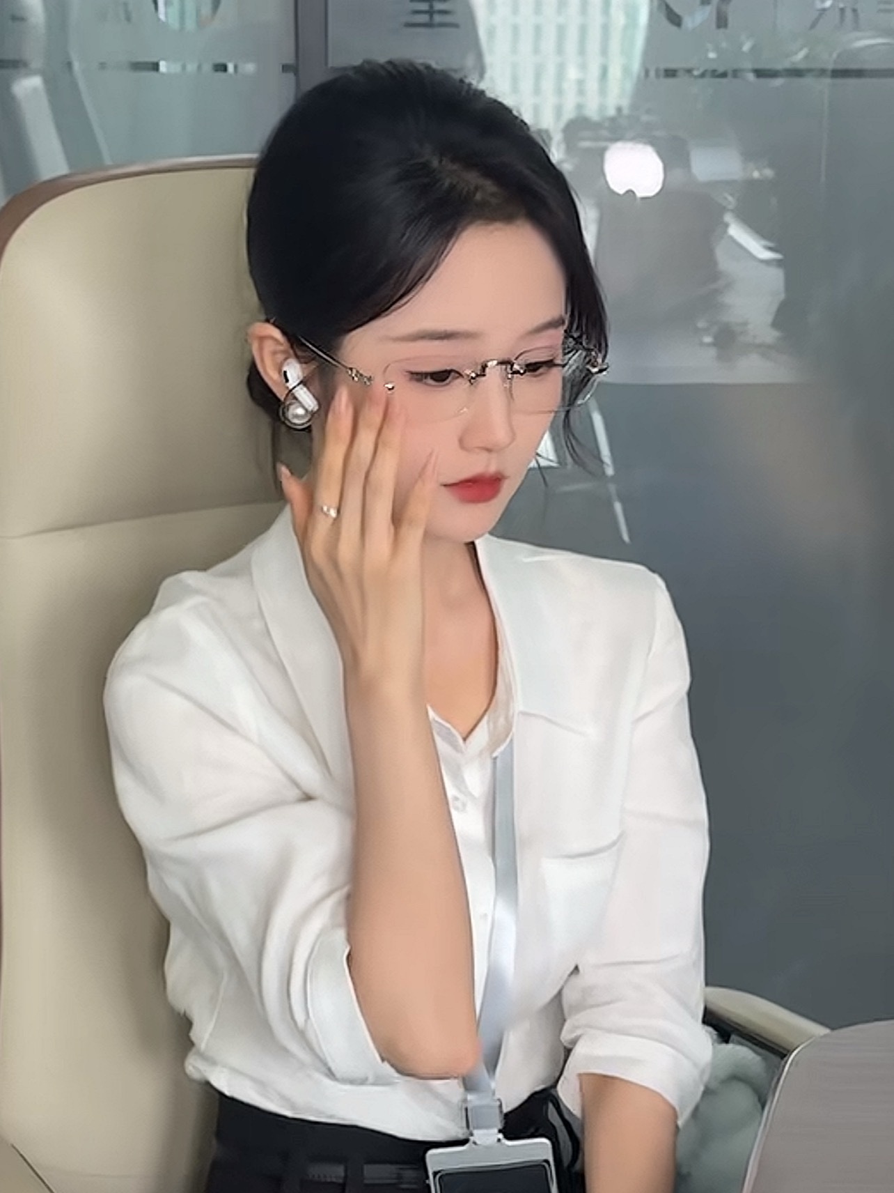 至春禾和无框眼镜签订了魅粉契约！ 