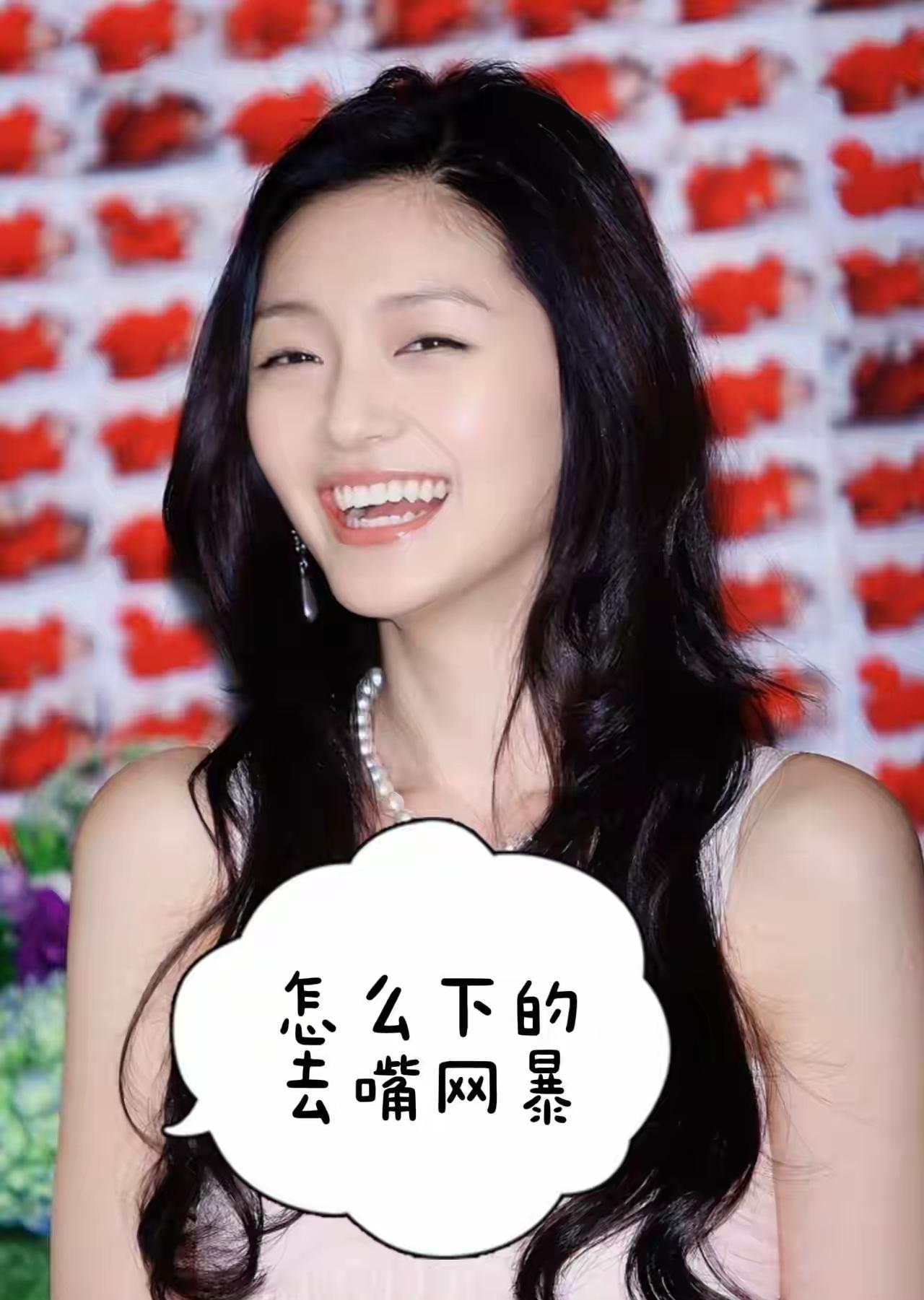 他们婚后很长一段时间感情都不错的，她的状态也很美，因为生孩子剪掉了多年的长发，就