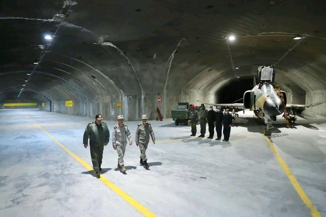 伊朗的地下机库，这次好像不是AI了，其实伊朗神权的空军和海军完全被摧毁都不会太影