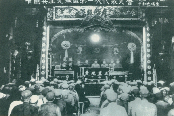毛年谱  1931年１ １ 月 ２ ７ 日 　 在 中 华 苏 维 埃 共 和 