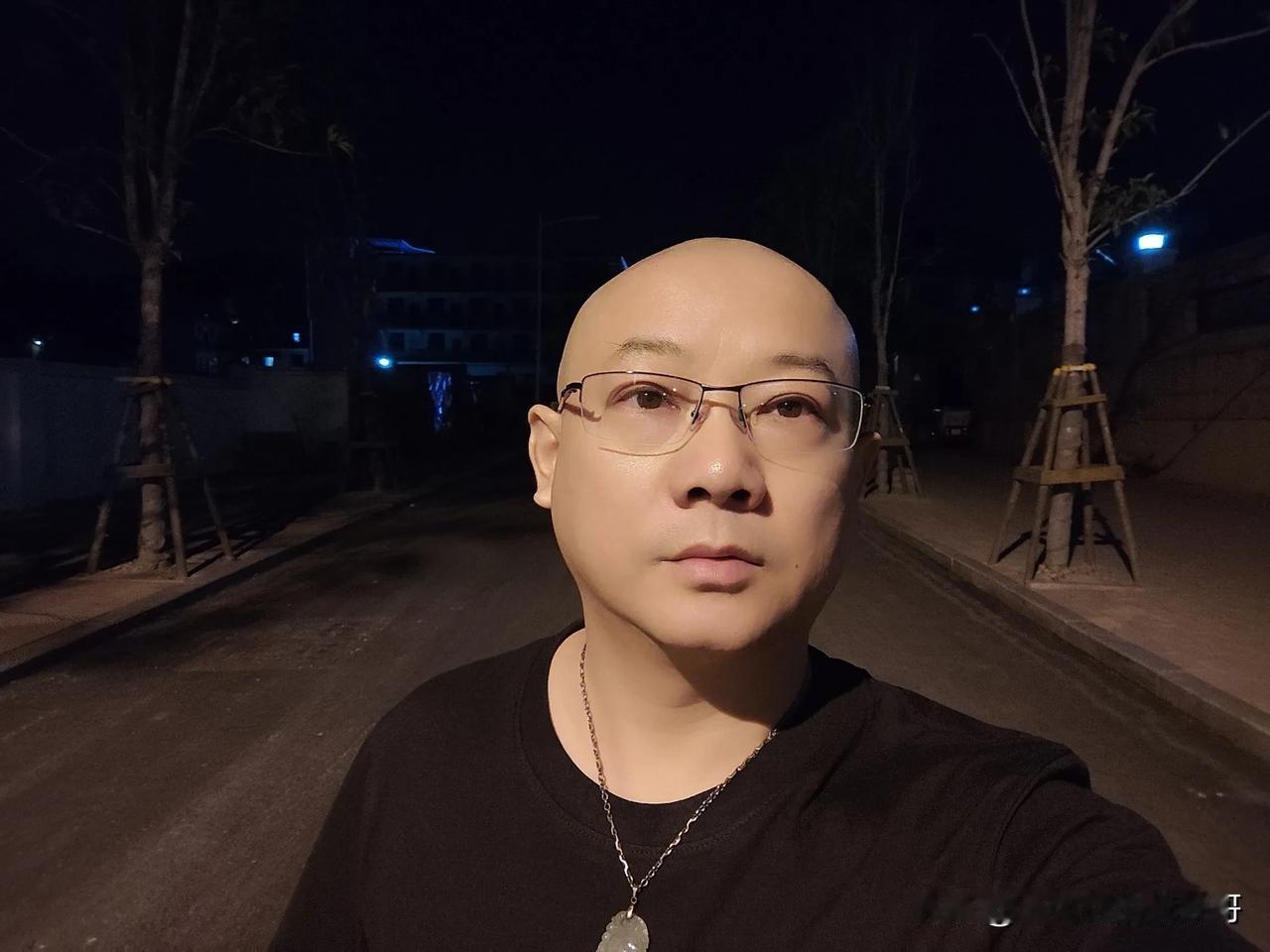  社会危机导致经济危机，经济危机持续导致金融危机，金融危机接着就是政治危机，政治