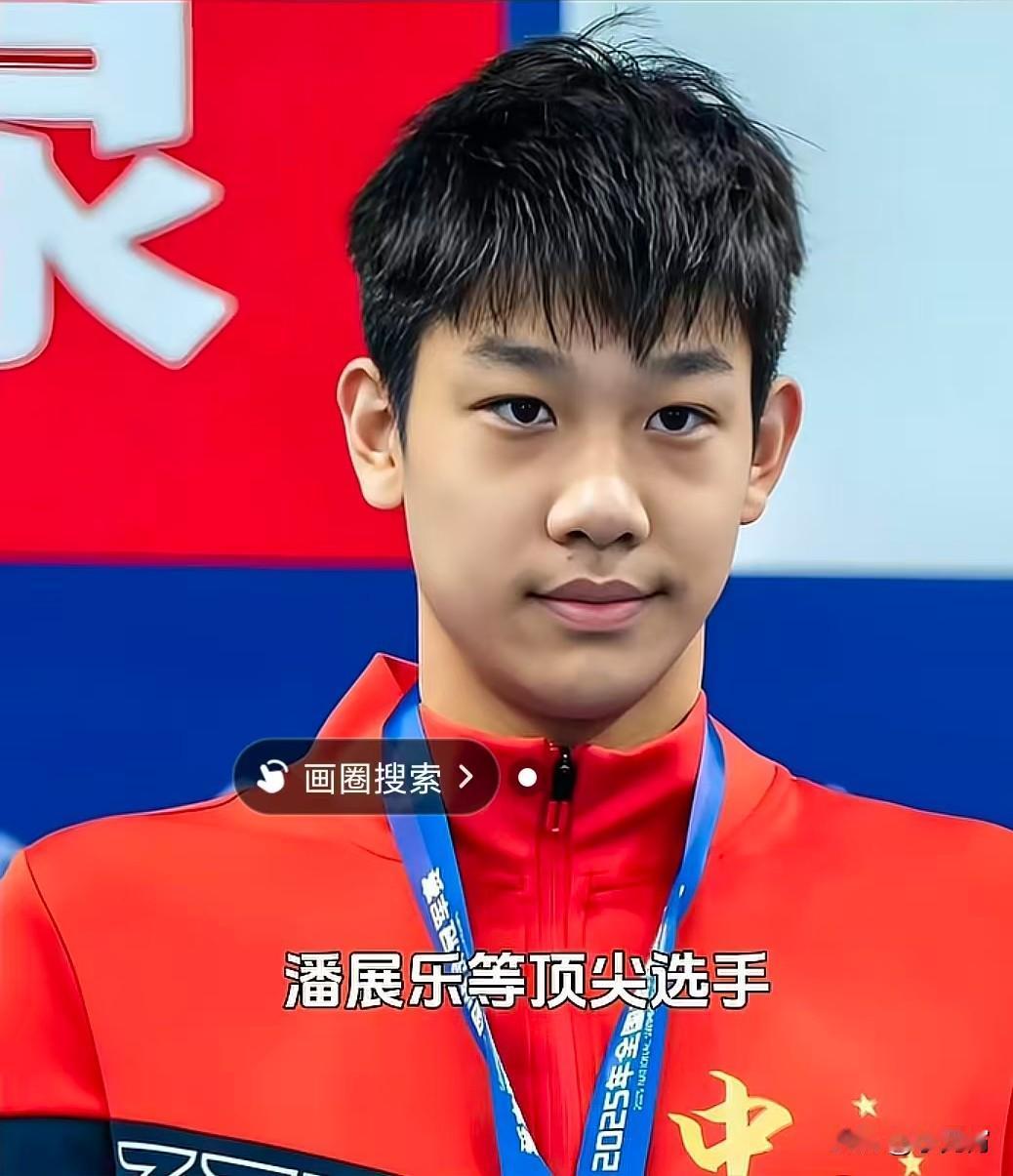 18岁的张展硕破世界青年纪录！力压孙杨潘展乐夺金，而他第一件事不是庆祝，而是鞠躬