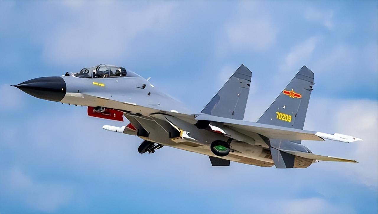 美军那边总纳闷。
过来打个转。
碰上最多的老是歼11。

他们可能不明白。
家里