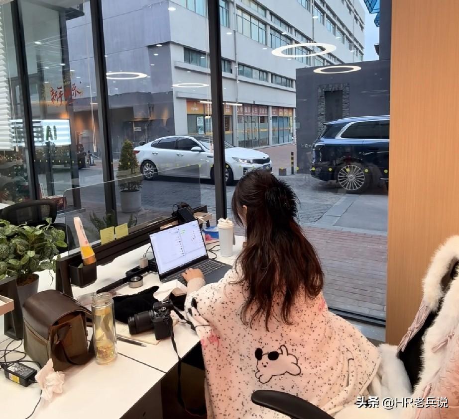 有一种蠢，叫”当打工人是被吓大的“[捂脸]其实现在大环境不好，咱广大打工人对于被