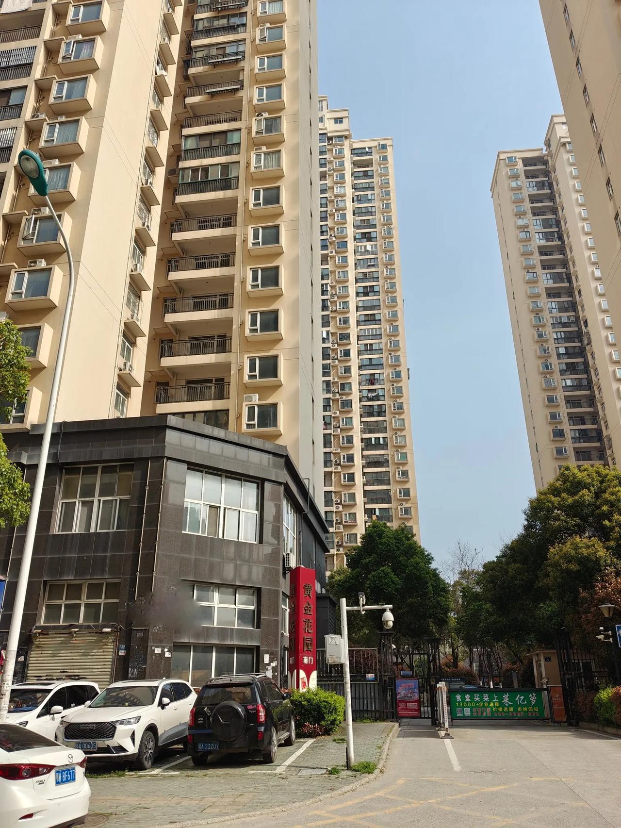 大家快来帮我算一算，数年前，花500万元买的房子，到了前年，房子卖了400万元。