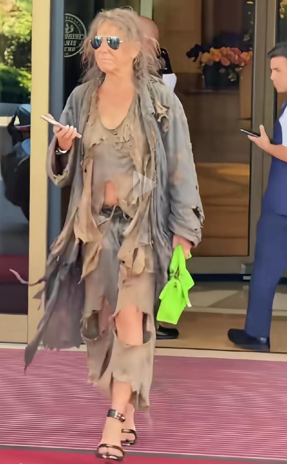 如果马云穿上这身衣服
你不会说马云穷
因为大家都知道马云是富豪
但是如果是普通人