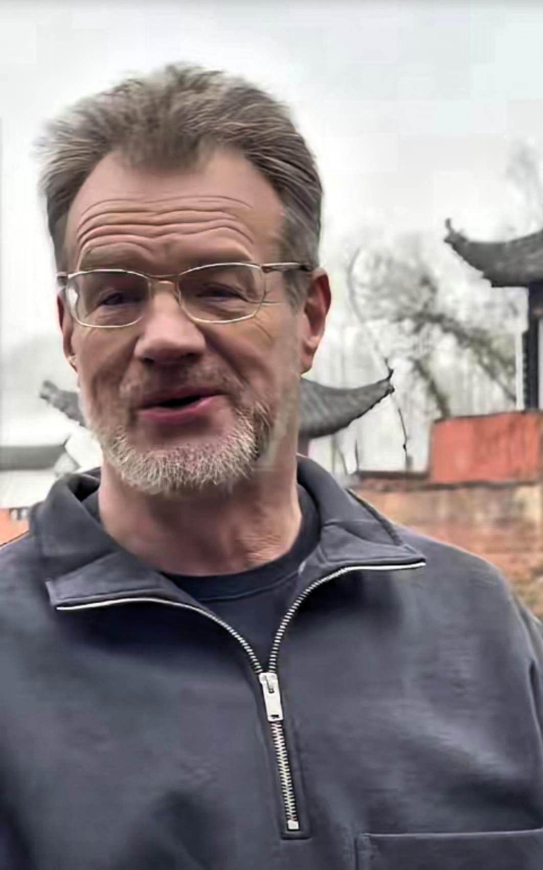 天呐！那个说相声的大山怎么变样了？

昔日春晚“洋笑星”近照一出，61岁愣是把大