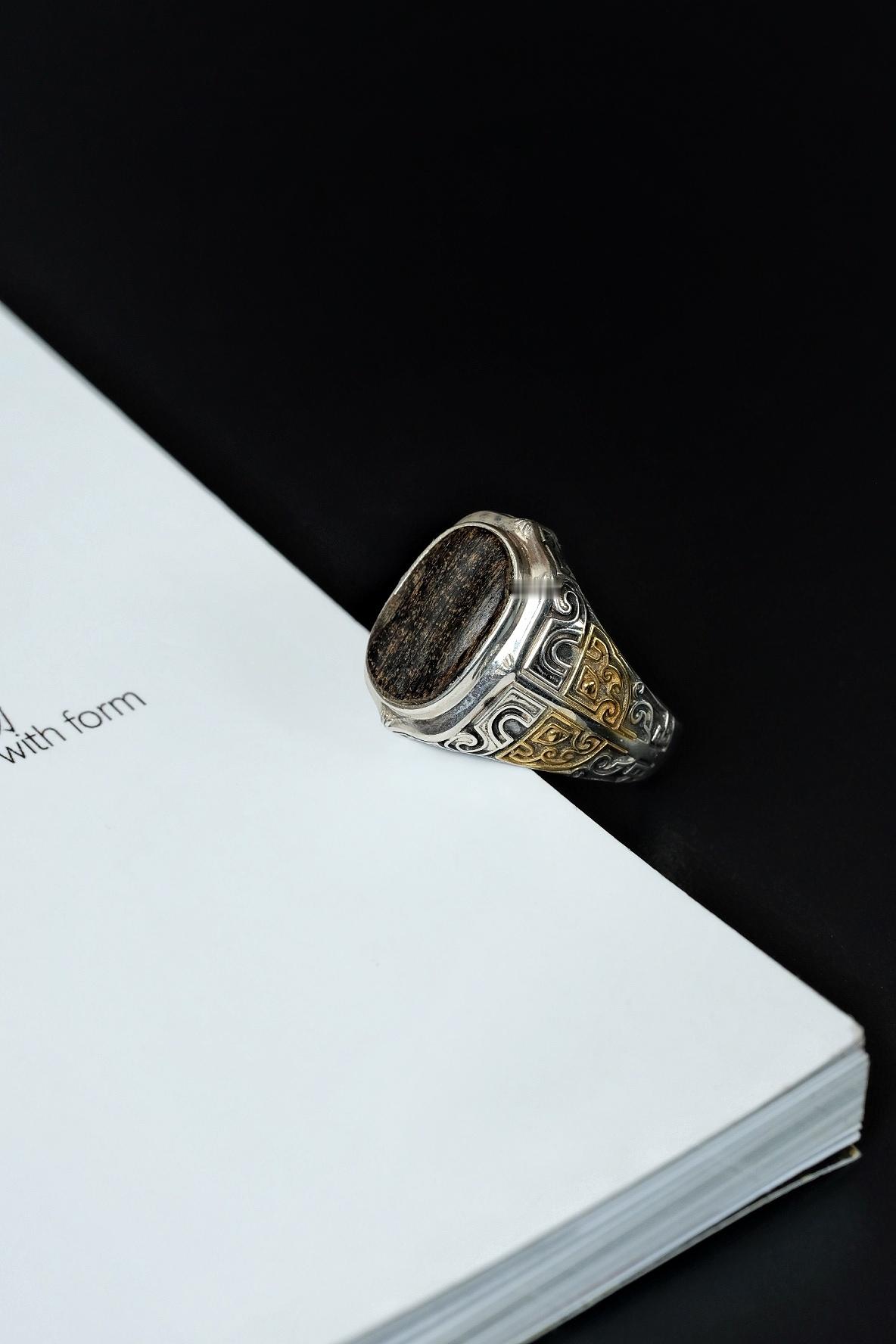 青铜纹扳指·戒指 | 达拉干满油沉水x银镶k金戒托达拉干黑棋满油沉水老料戒面，全