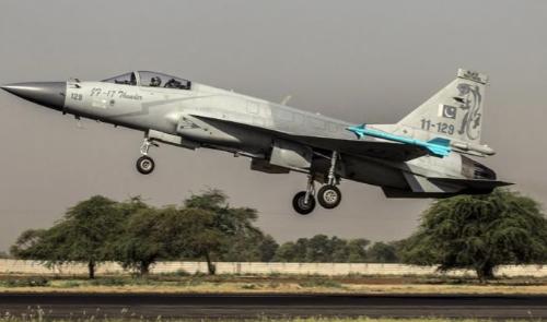 美伊冲突持续升级，霍尔木兹海峡封锁、制裁与对抗轮番上演，美国深陷区域博弈泥潭。