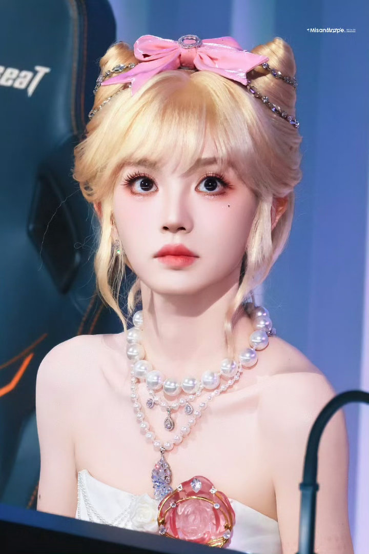 喵娲娲愚人节许愿真的灵了 喵小爱一日站长火热营业中！金发小田太美萌了！粉丝已收到