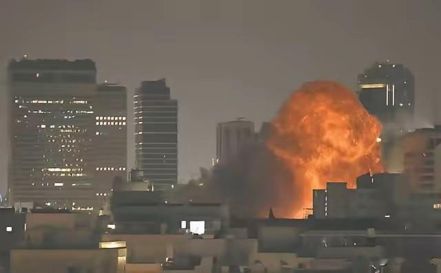 关于未来冲突形态的讨论，常常陷入两种极端想象。一种仍停留在传统作战的画面，另一种