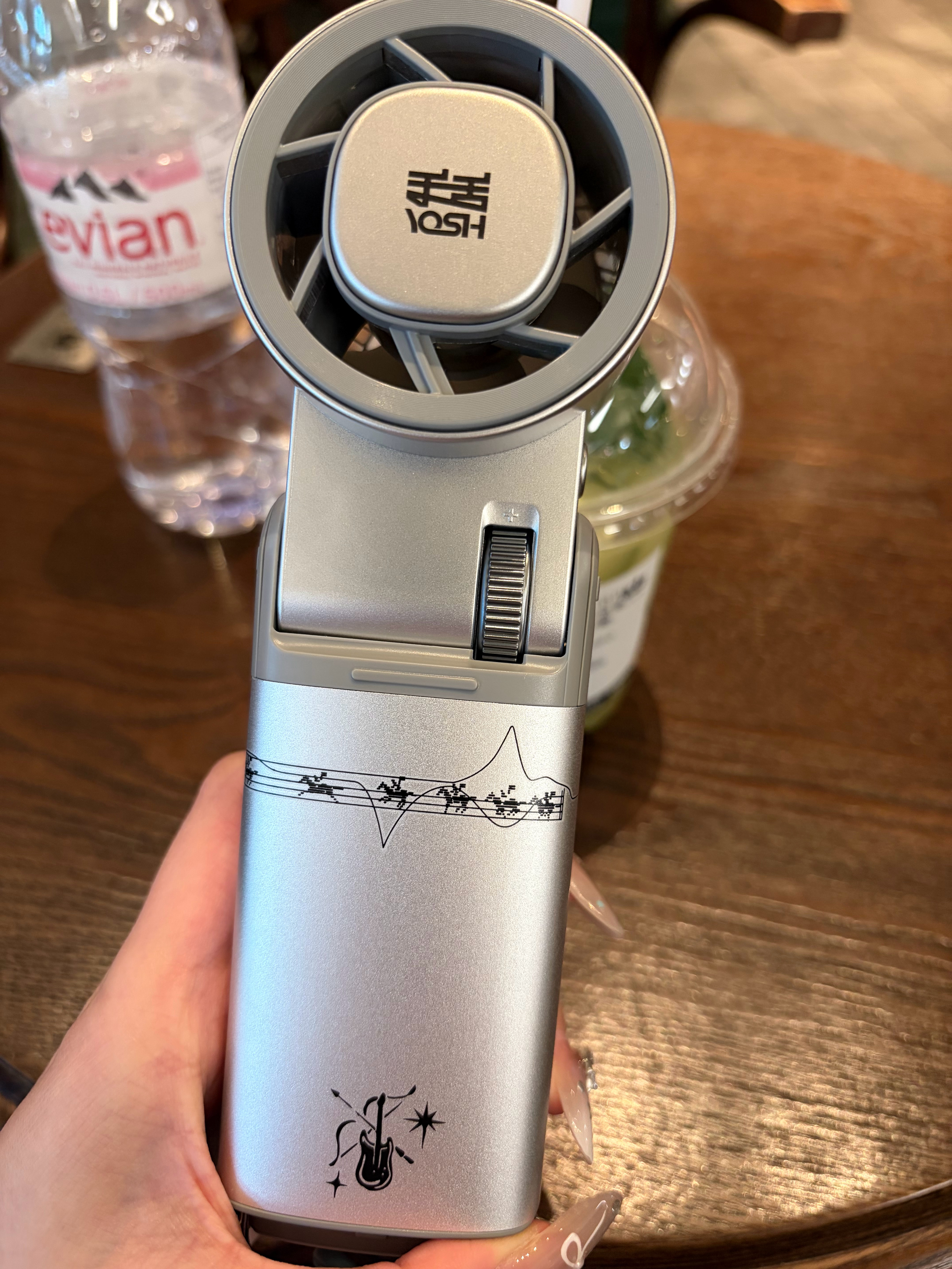 卧槽这个风真的是冷的。。。。 