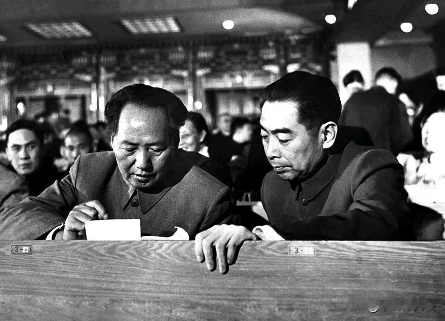 在西柏坡召开的七届二中全会上，谈到新中国政府未来组成时，其他人事都未商量，毛主席