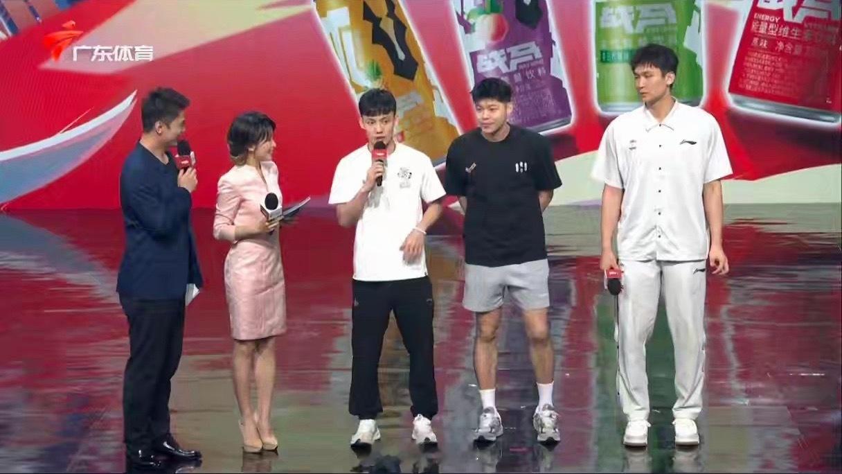 广东省的三支CBA球队全部进入休赛期，徐杰、容子峰和管子煜携手登上广东体育频道的