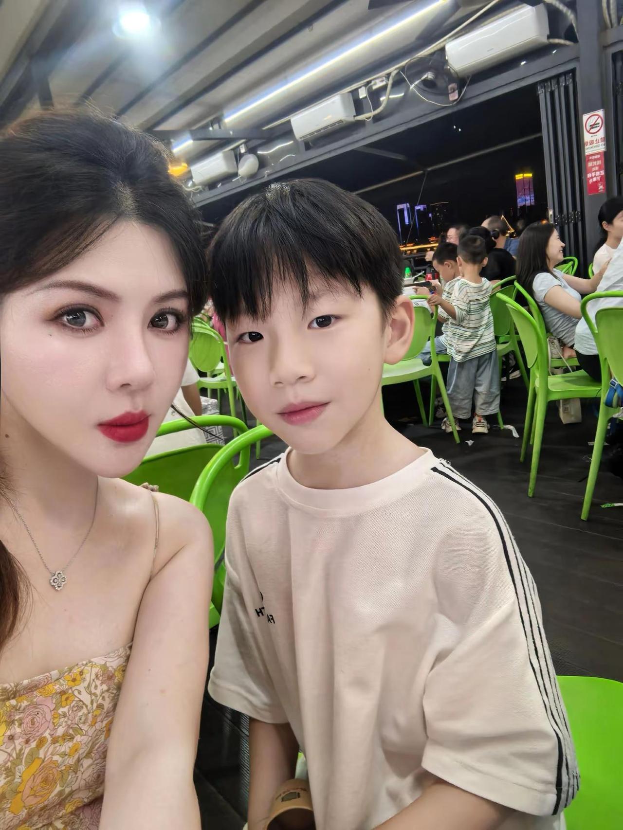 长沙不好玩，但不能说长沙不好吃，我在深圳过的是什么日子啊 要不是为了搞钱 铁定不