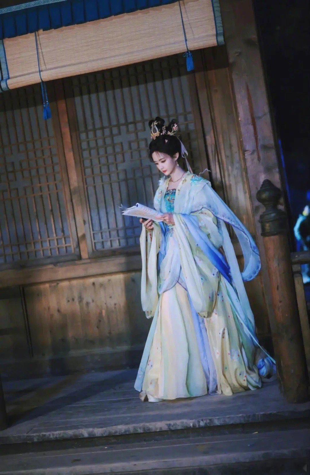 古风风华录男女主造型🈶️：李一桐、陈鑫海，路透造型和杨超越丁禹兮的七时吉祥一样