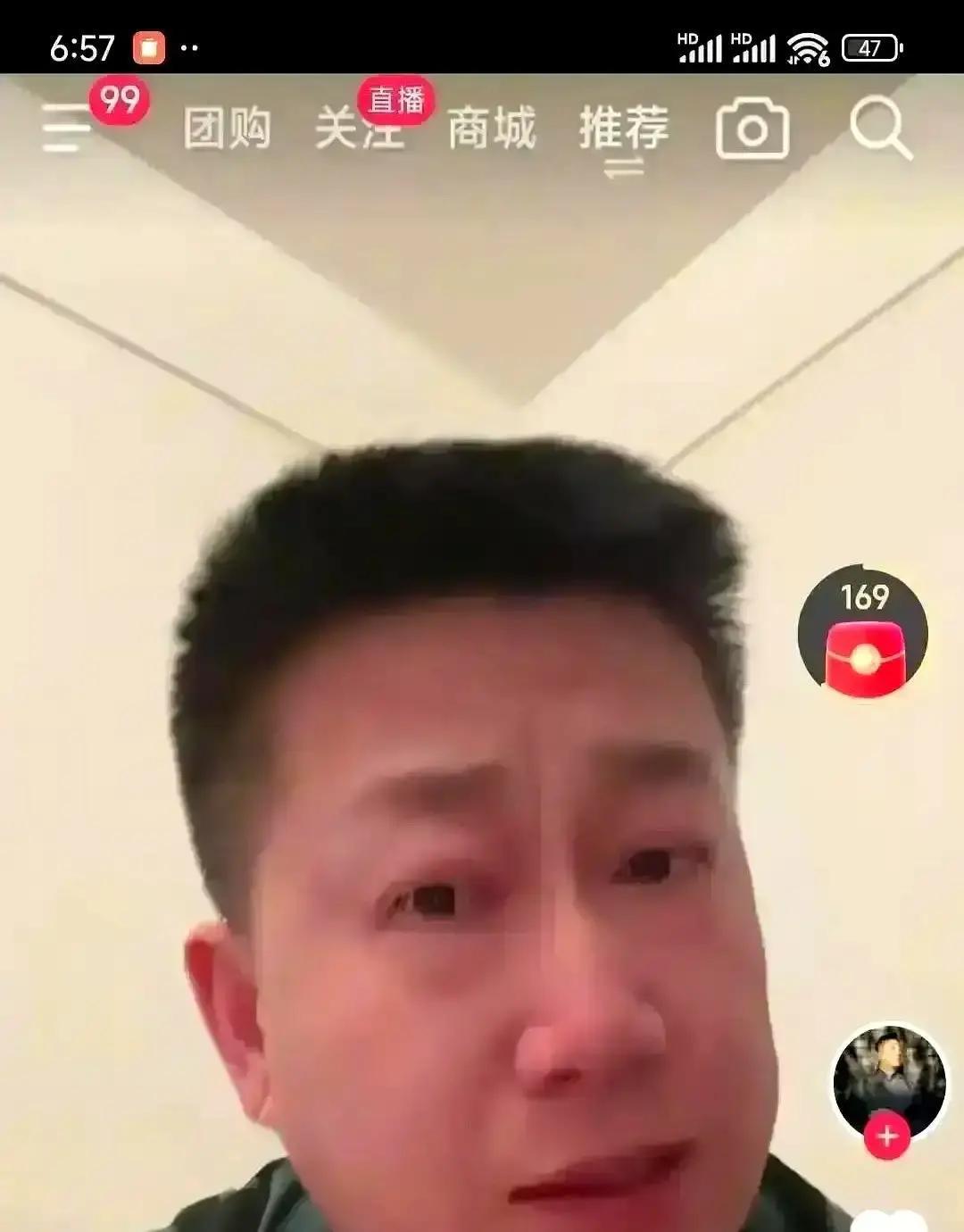 单飞一年倒贴八万
 
张鹤伦刚说完，弹幕炸了。他在德云社时一年稳拿两百多万，商演