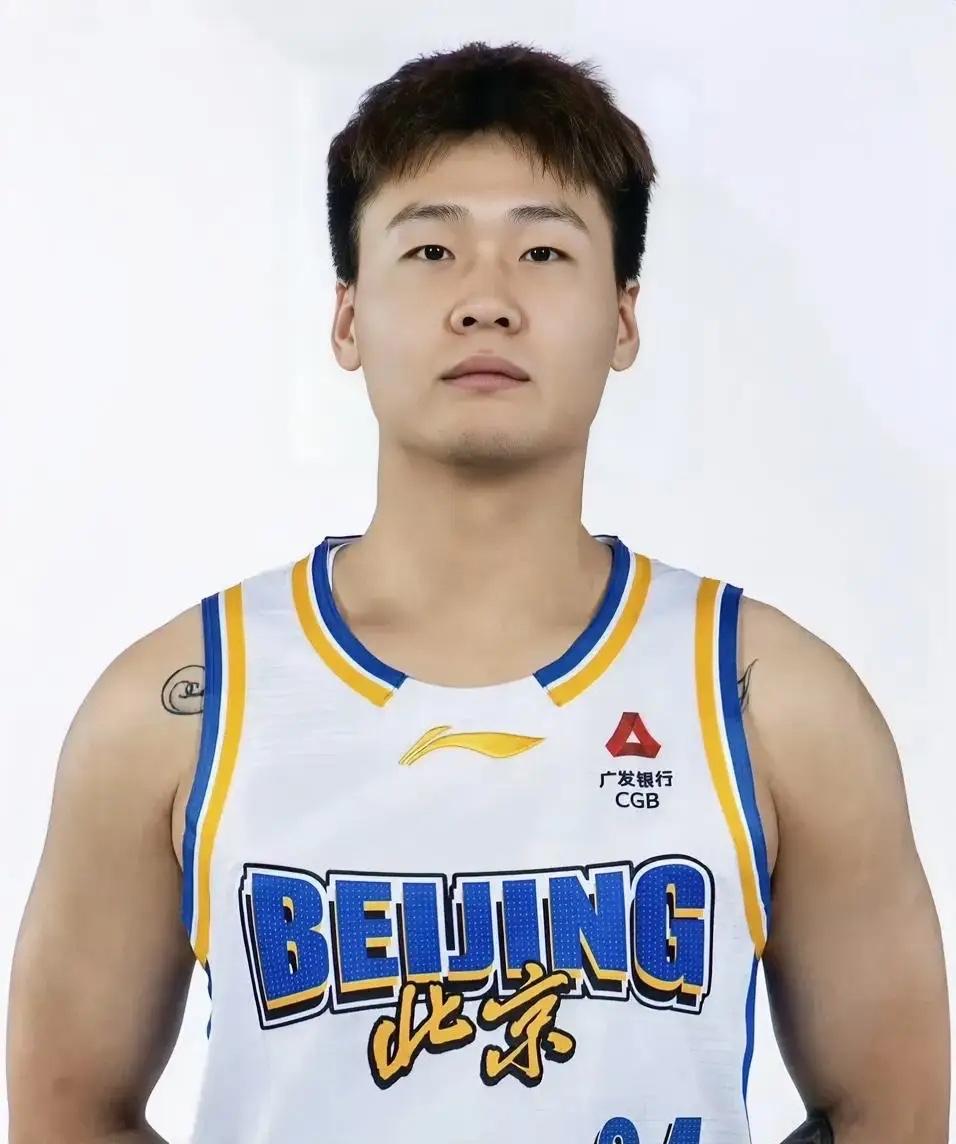 赵睿不愧是“中国队长”，他才是国内后卫的顶级水准！赵继伟也打的不错，但不如赵睿打