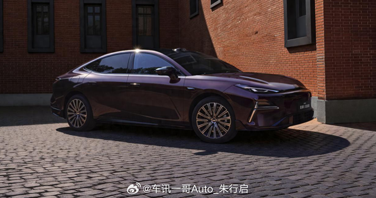 吉利银河星耀8远航家官图发布，新车配备激光雷达和辅助驾驶小蓝灯，搭载千里浩瀚H5