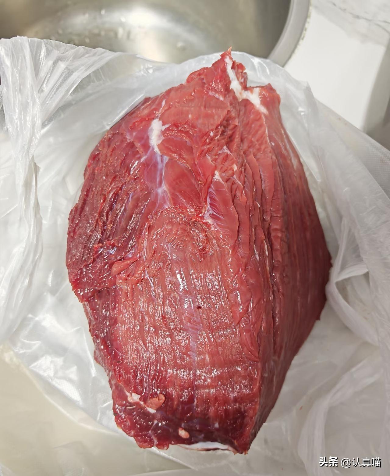 每月工资一到手，
雷打不动先砸五百块牛肉冻冰箱，天天切一小块给孩子炒着吃，半年看