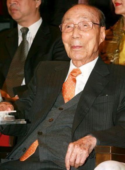 人老了才会明白：“不管你有多少钱，有多大的房，人老了，其实到了75岁左右，好日子