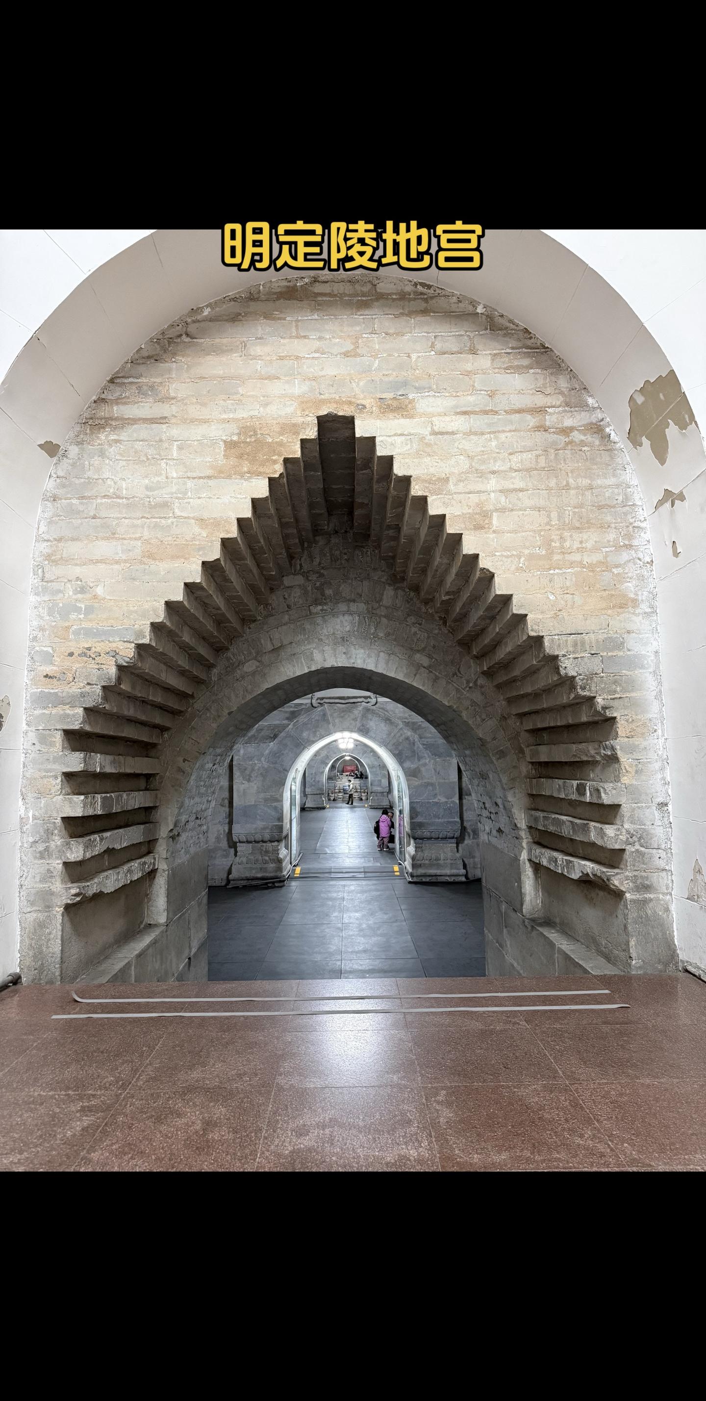 明定陵是明神宗朱翊钧（万历皇帝）与孝端皇后王氏（万历皇帝的元配）、孝靖...
