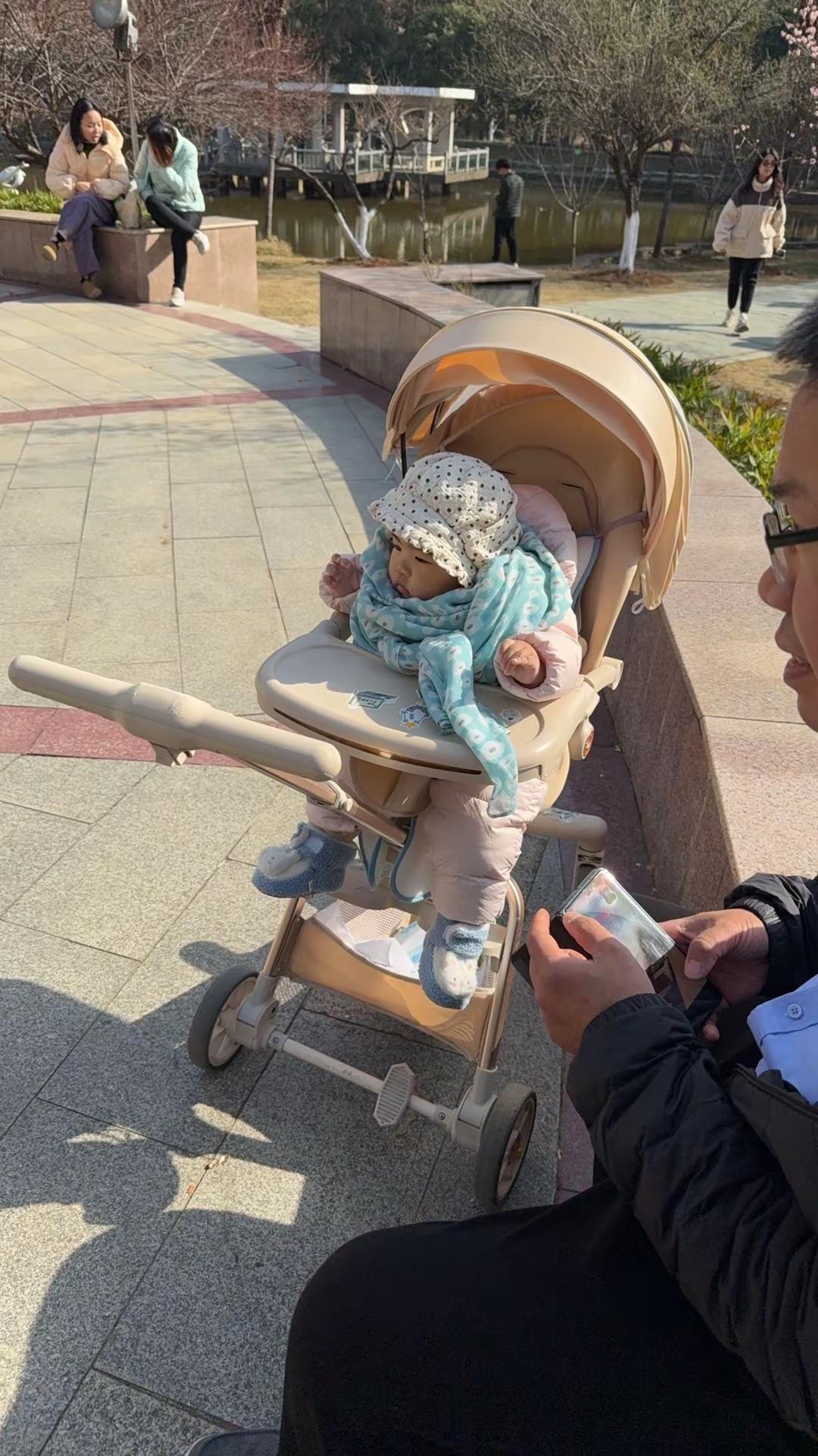 【第391天啦】 时间过的真快呀，一晃一岁就到啦，好久没有陪你出来玩一整天啦，今