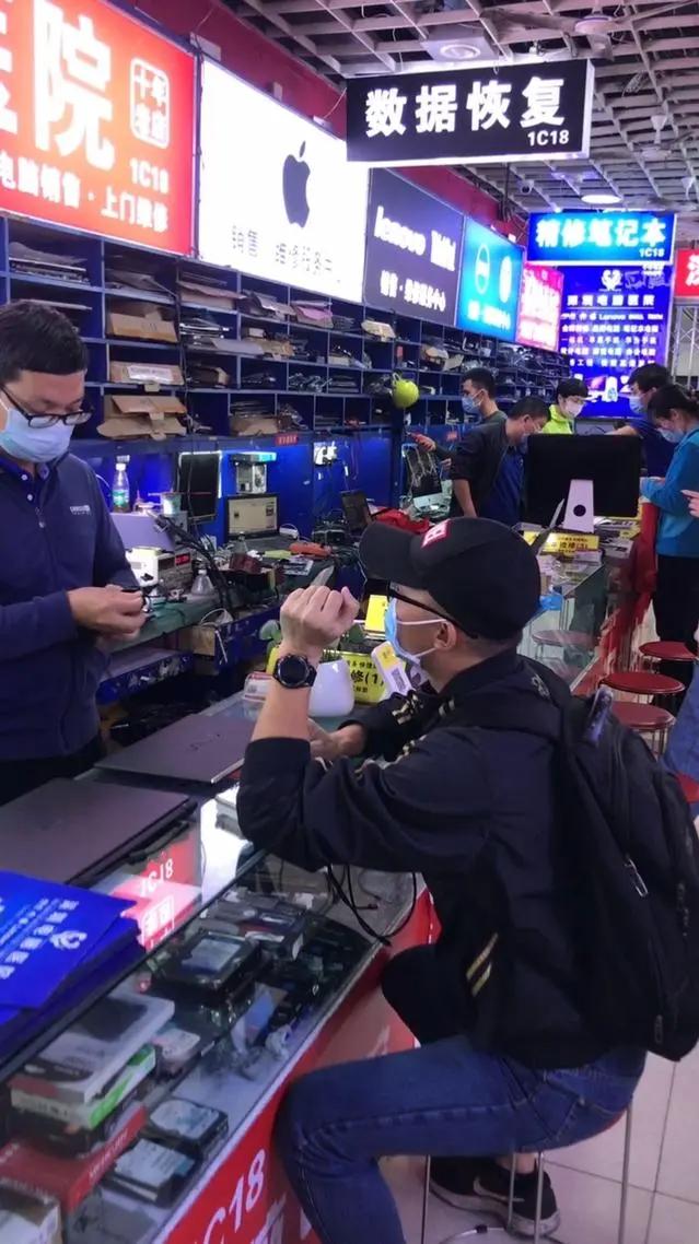 全民不愿消费，涨价就成了最后的手段！
 
从7月开始，所有人都能明显感知：手机、