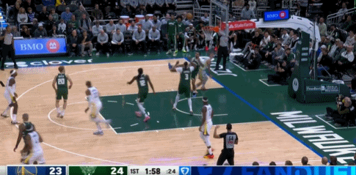 前场抢断直接上篮 ​​​