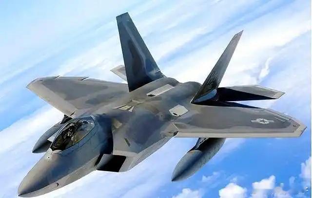 日本首相高市早苗在东京呼吁北方四岛的回归，声称战争已过80年，但领土问题未决。她