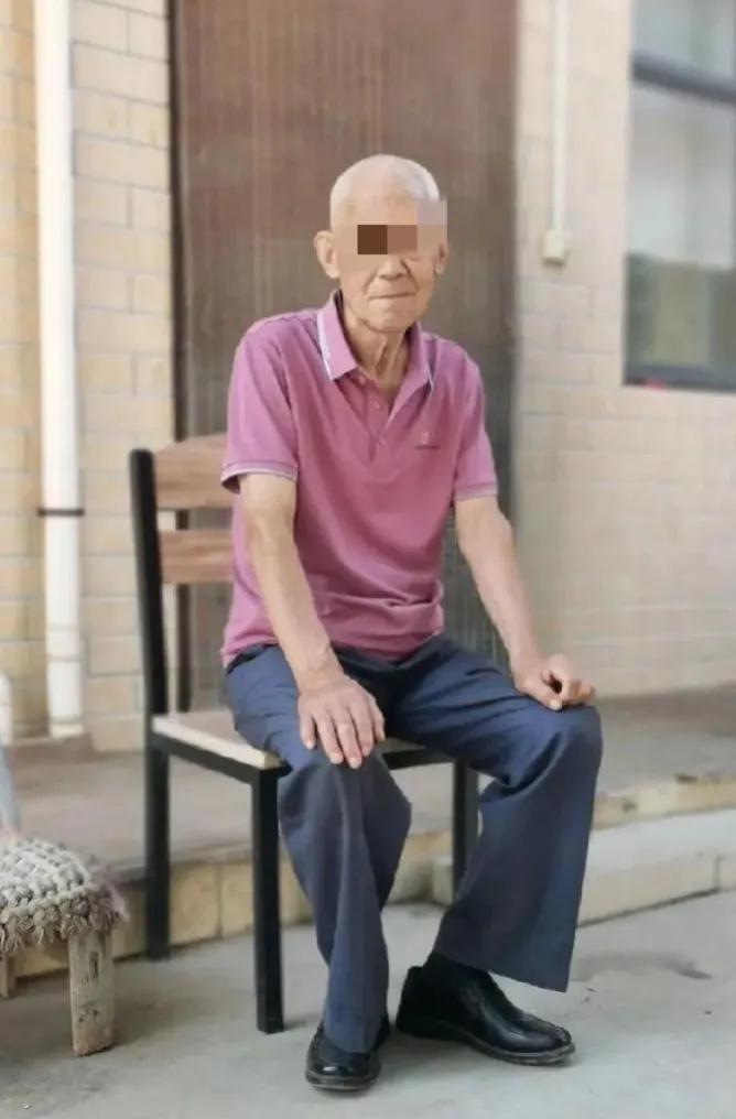远亲不如近邻！北京，81岁大爷终身未娶，无儿无女，与4个哥哥、1个妹妹关系不合，