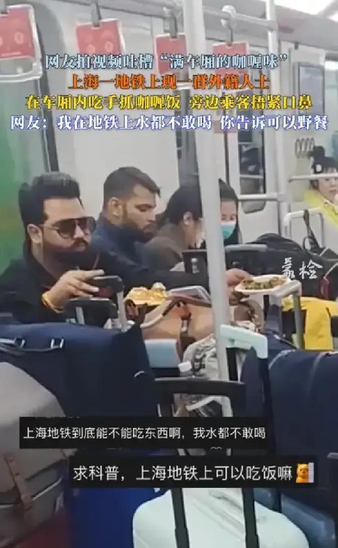 11月25日傍晚六点的上海地铁2号线，正处于下班徐泾东方向的人潮拥挤中。在这密闭