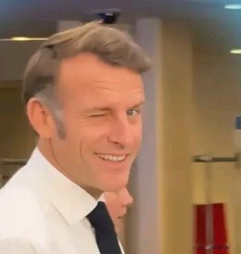 美国意想不到！
刚从中国回来的马克龙，立马翻脸不认账。他急匆匆站出来说：“我没说