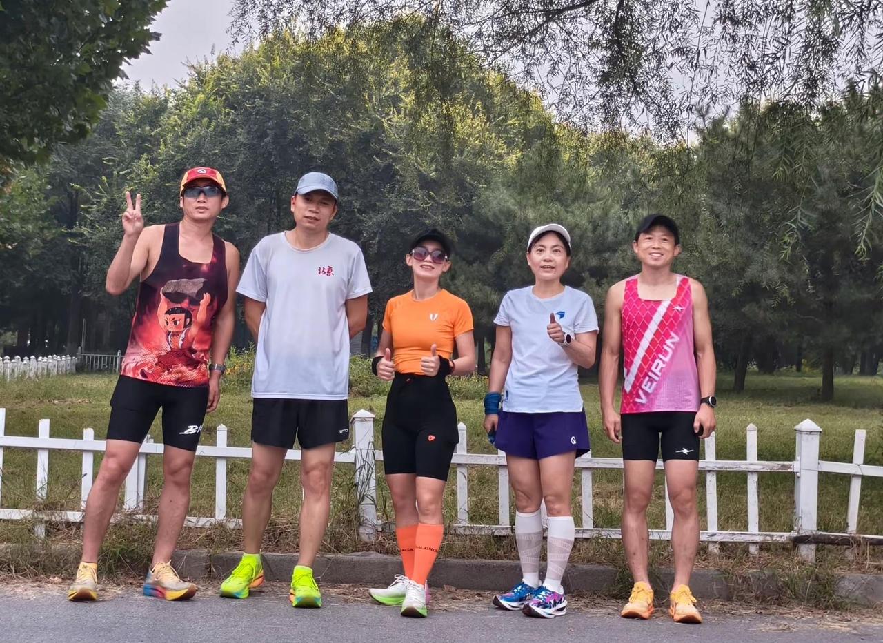 这么好的相片必须给它放出来，感谢我们最优秀的越野大神+最优秀的摄影师，跑步的快乐