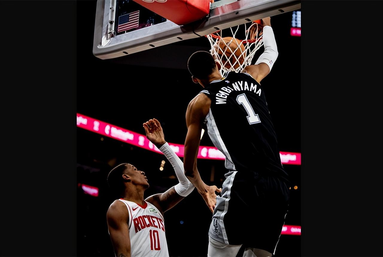 心态被打崩！火箭122-126马刺，史密斯和乌杜卡最后表现失常
火箭在面对马刺时