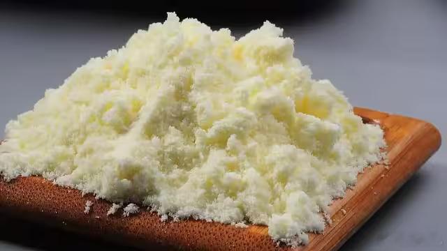 奶精加淀粉做成假奶粉销往全国据报道，河南中牟县警方破获假奶粉案。犯罪团伙用奶精和