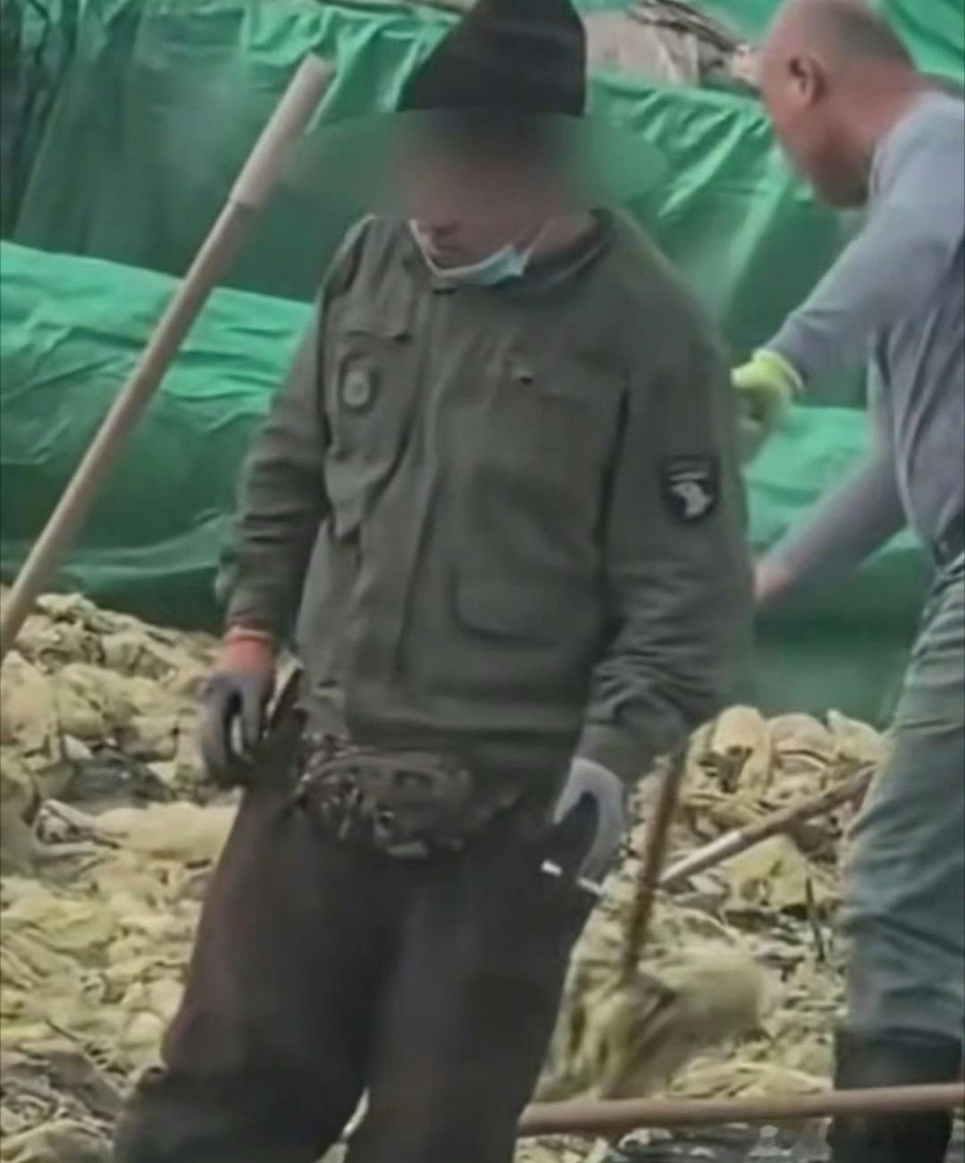 老坛酸菜已经塌无可塌了我记得2022年315那会被查出来工人光脚踩、扔烟头、工业