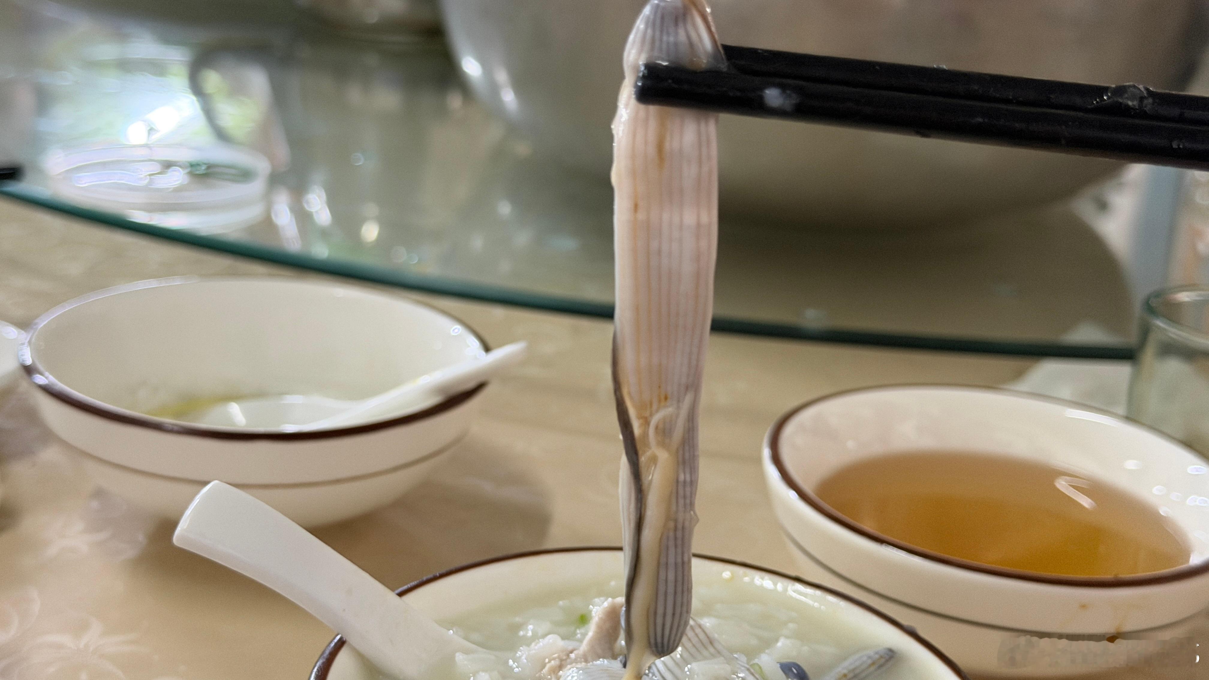 试试我还会不会对沙虫过敏到要进医院急救[坏笑]好吃的东西如果过敏我还是忍不住要吃