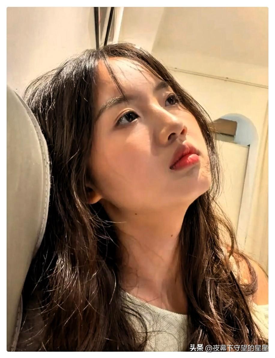 表妹36岁还是单身，
和一个42岁男人相亲两天后，
就忍不住想嫁给他。
 
表妹