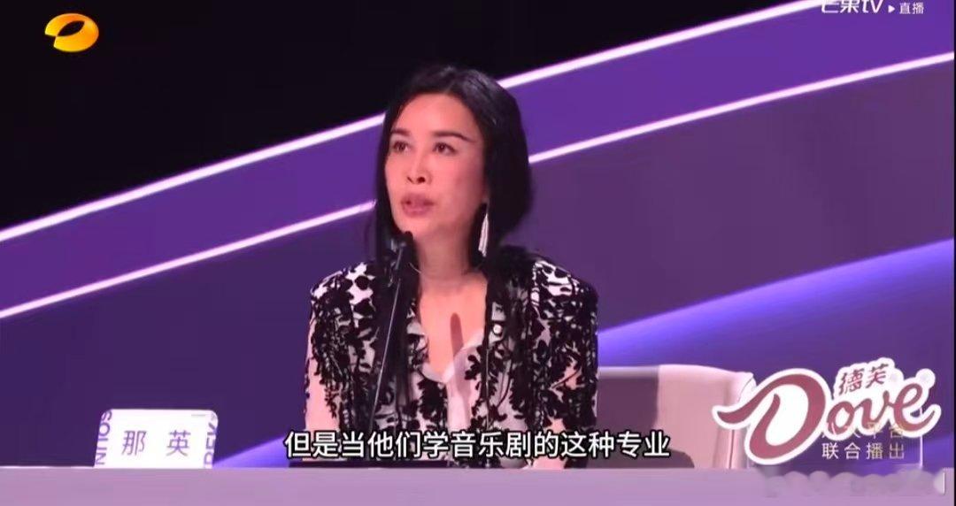 那姐一语中的！魏忠杰许嘉芸的合作舞台太绝了，歌声交织间全是“恋人未满”的拉扯感，