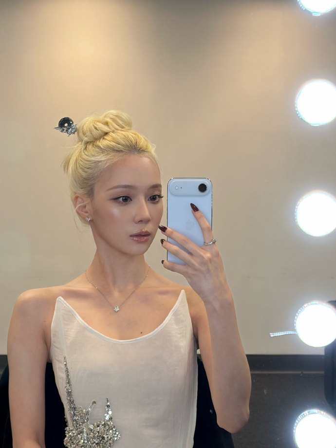 很完美的肩颈 
